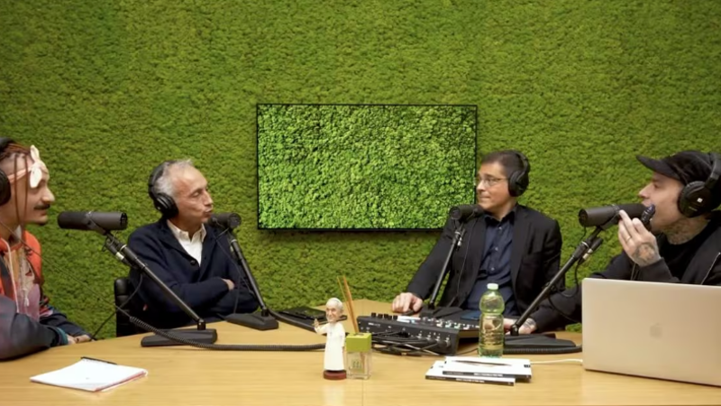 Travaglio risponde a Fedez che va a fare show da Forza Italia senza nessuna credibilità