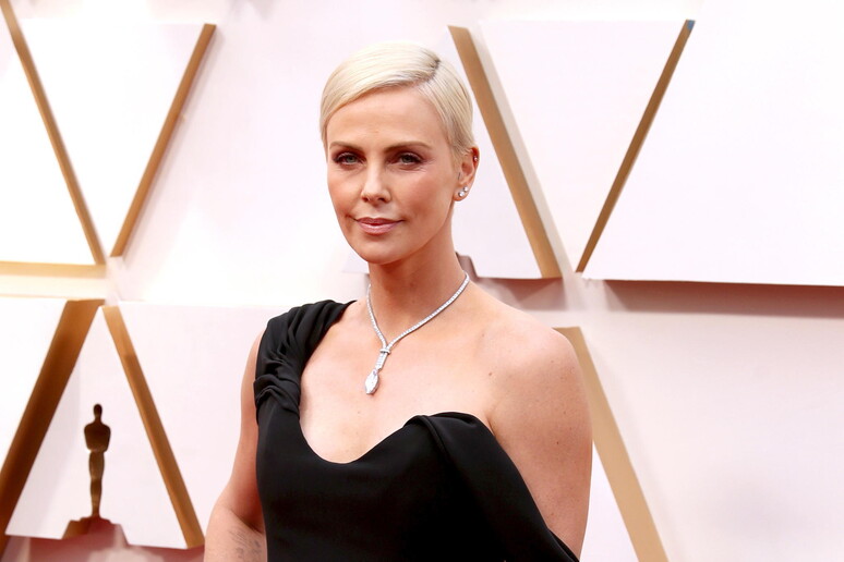 Charlize Theron 50 anni di glamour e coraggio