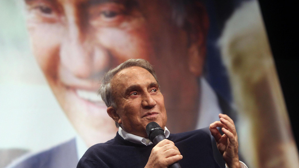 Emilio Fede: ritratto di una voce indimenticabile