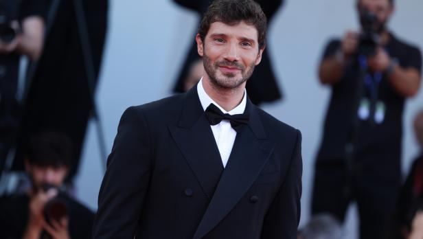 Stefano De Martino single: weekend bollente e nuovi misteri sentimentali