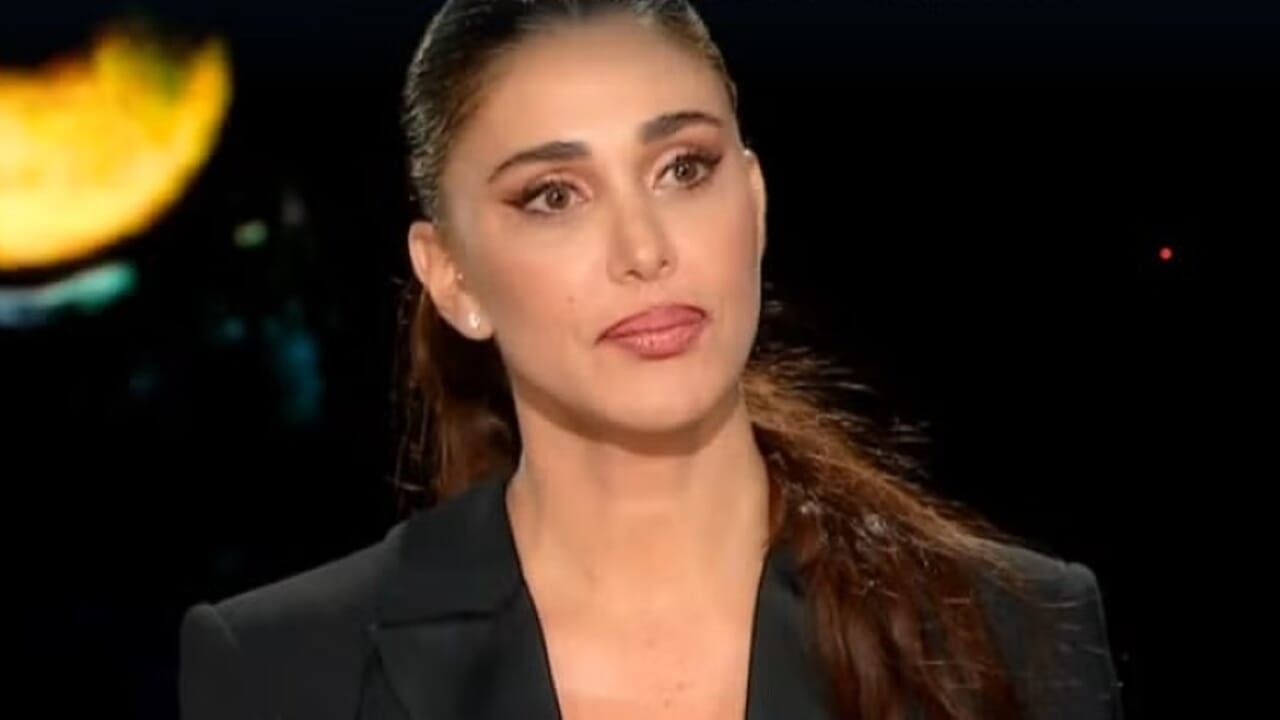 Belen Rodriguez a St. Moritz: il video dello scivolone fa impazzire i fan