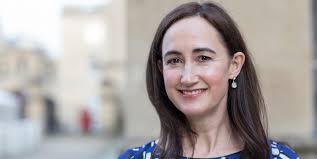 Ricordando Sophie Kinsella: l’autrice che ci ha insegnato a ridere della vita