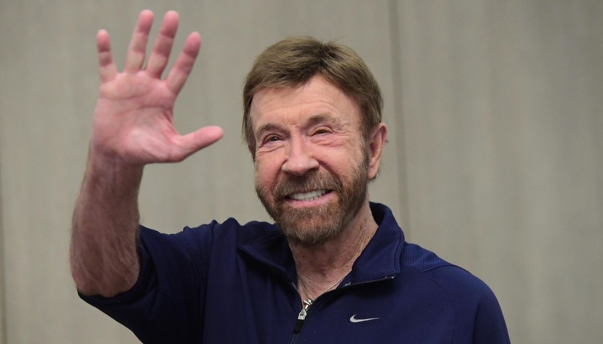 Chuck Norris ricoverato: malore improvviso, ma le condizioni tranquillizzano i fan