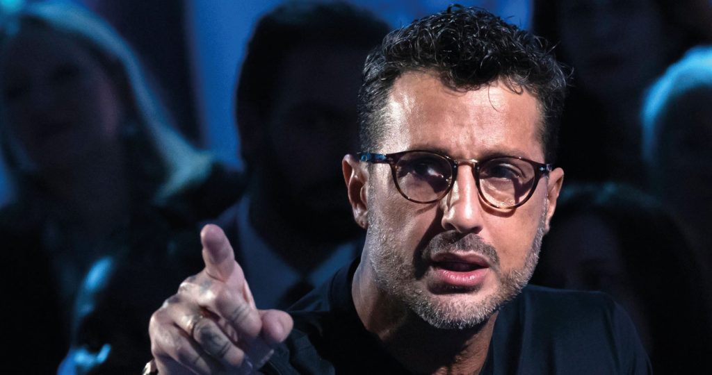 Sindrome di Asperger per il figlio di Corona: Carlos in comunità e il passato con la droga