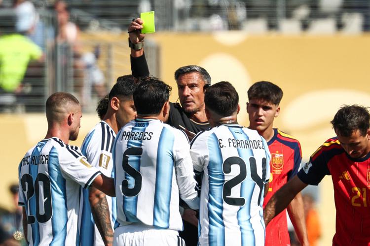Spain vs Argentina: rissa finale Mondiali 2026, Paredes espulso