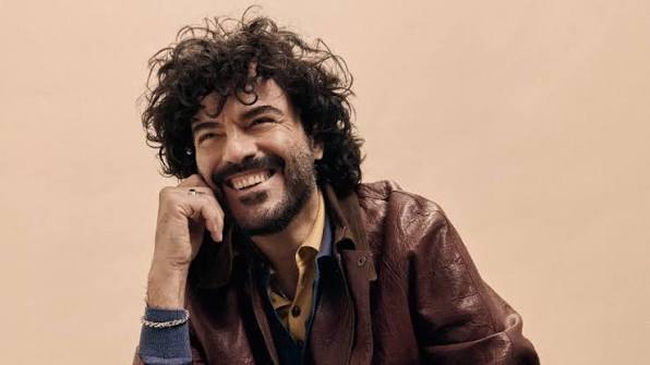 Francesco Renga cacciato dall’aereo a Brindisi: lite, tensione e retroscena bollenti