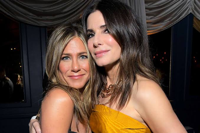 Sandra Bullock, confessione choc su Jennifer Aniston: «Dopo le sue margarita ho sofferto»