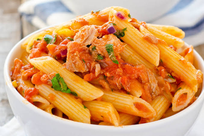 Due ricette zero sbatti per pranzo e cena: 2 idee facili, veloci e con pochi ingredienti