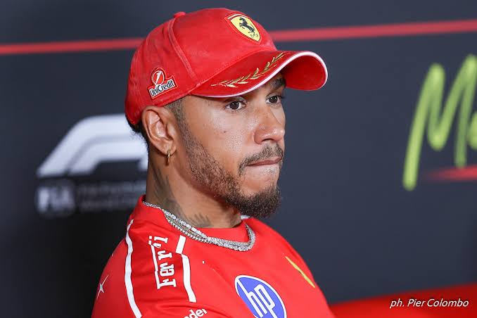 Lewis Hamilton malore dopo il GP di Singapore: errore Ferrari e scuse ai tifosi